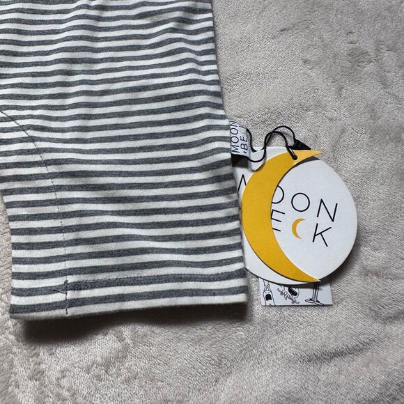 Moon + Beck Gray/White Striped 2/3T Sleeveless Kangaroo Pocket Romper New - Picture 2 of 8